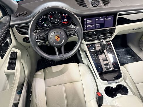 Certified 2023 Porsche Macan AWD/4WD image 17