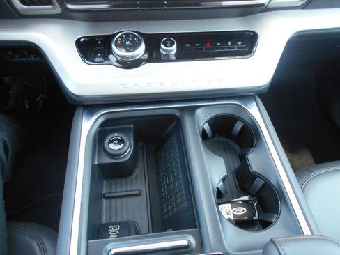 Certified 2025 Ford Expedition Active RWD image 17