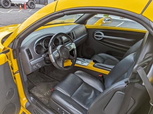 Used 2004 Chevrolet SSR w/ Preferred Equipment Group RWD image 12