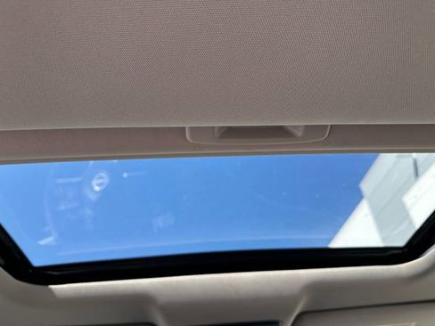 Used 2024 Nissan Altima 2.5 SV w/ SV Premium Package image 15