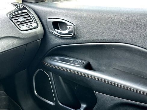 Used 2019 Jeep Compass Limited image 26