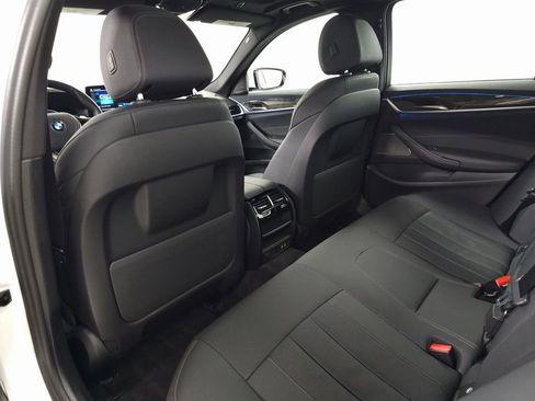 Used 2023 BMW 530e xDrive w/ Premium Package image 33