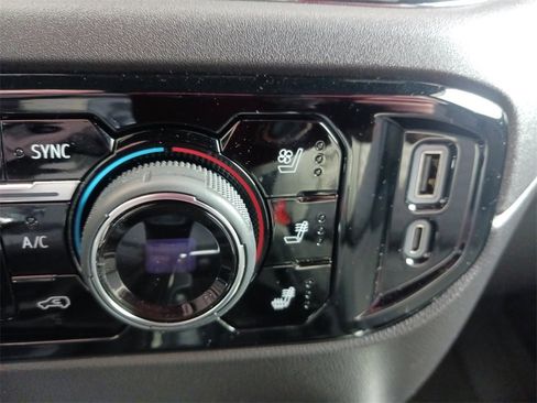 Used 2025 Chevrolet Silverado 1500 ZR2 w/ Technology Package image 27