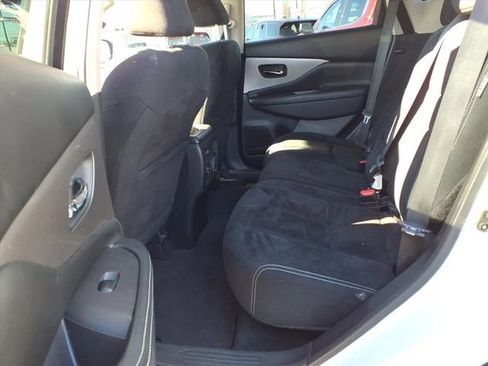 Used 2019 Nissan Murano S image 12