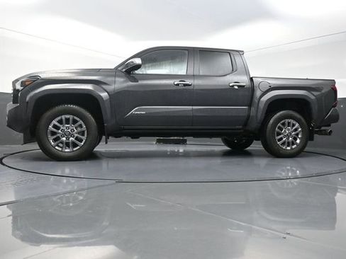 Used 2024 Toyota Tacoma Limited w/ Limited Package (LT) AWD/4WD image 33