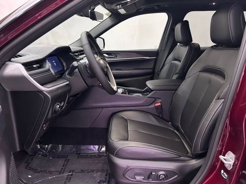 New 2025 Jeep Grand Cherokee Limited image 16