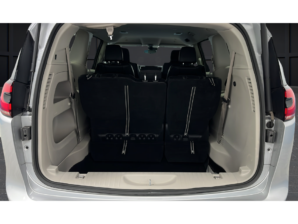 Used 2024 Chrysler Pacifica Touring-L FWD image 26