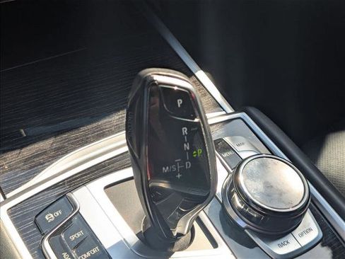 Used 2019 BMW 750i w/ Executive Package image 4