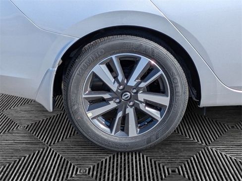 New 2025 Nissan Versa SV w/ Trunk Package image 9