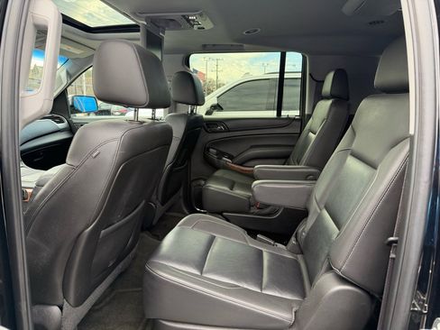 Used 2018 Chevrolet Suburban LT image 21