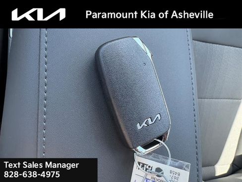 New 2025 Kia Niro EX Touring image 28