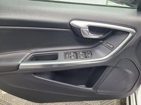 Used 2016 Volvo V60 T5 Cross Country Platinum w/ Climate Package image 22