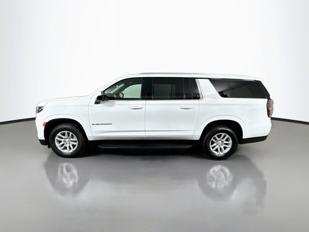 Used 2024 Chevrolet Suburban LT AWD/4WD image 2