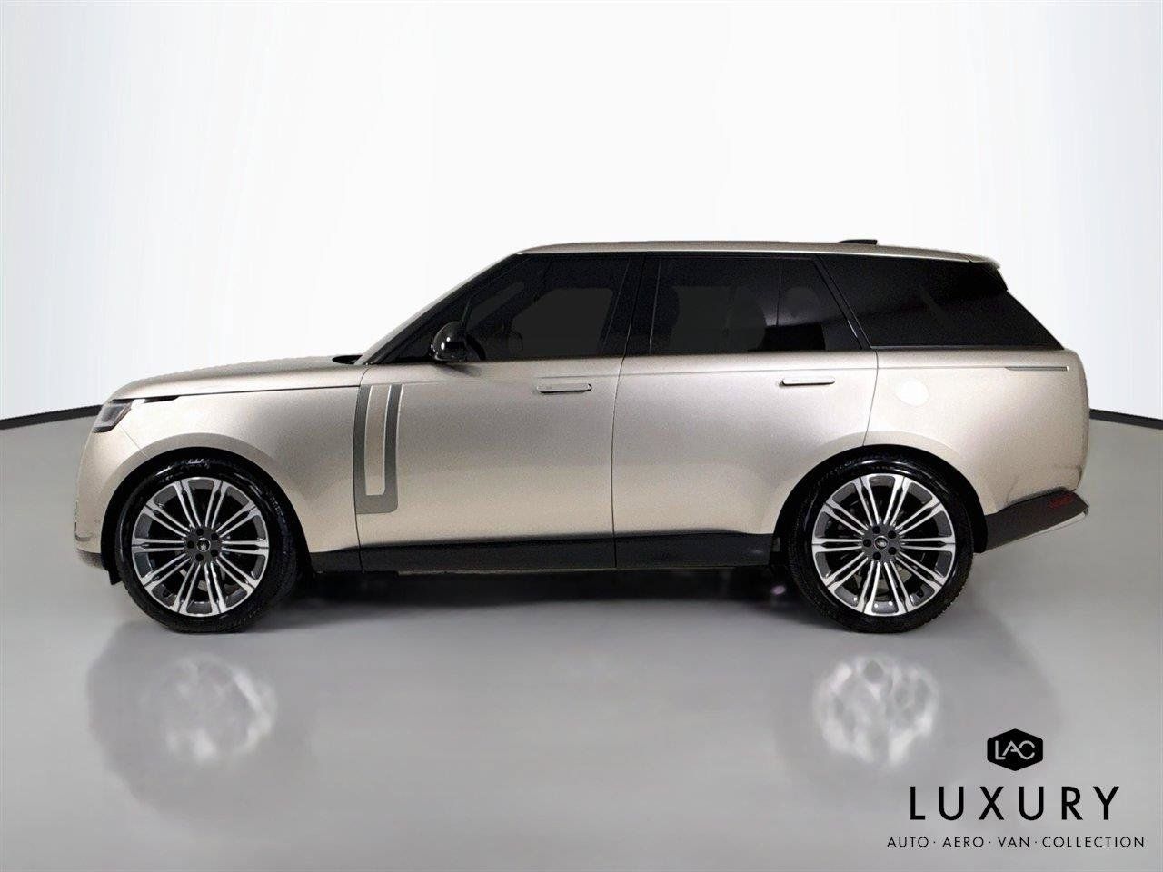 Used 2024 Land Rover Range Rover SE AWD/4WD image 9