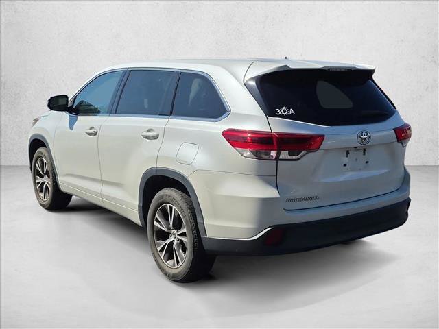 Used 2017 Toyota Highlander LE FWD image 8