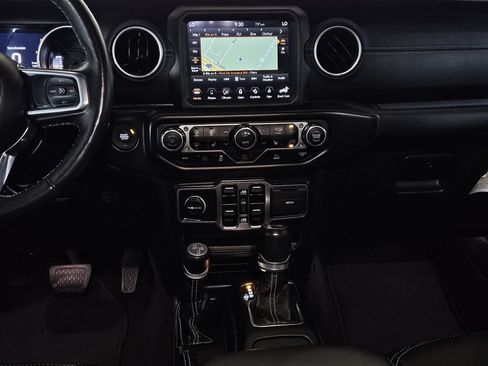 Used 2023 Jeep Wrangler Unlimited Sahara w/ Cold Weather Group AWD/4WD image 8