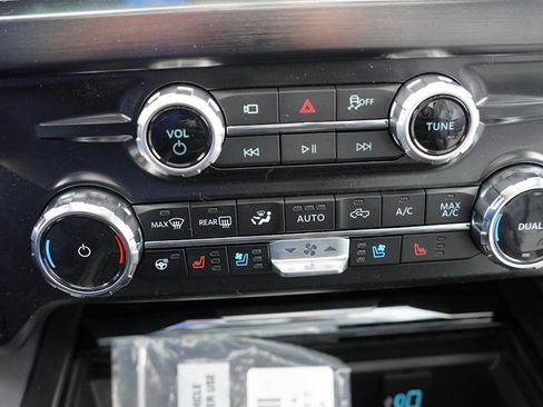 New 2026 Ford F250 Lariat w/ Black Appearance Package image 17