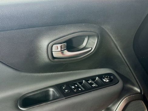 Used 2022 Jeep Renegade Latitude image 21