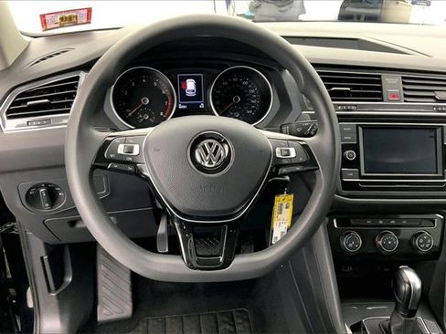 Used 2018 Volkswagen Tiguan S image 14