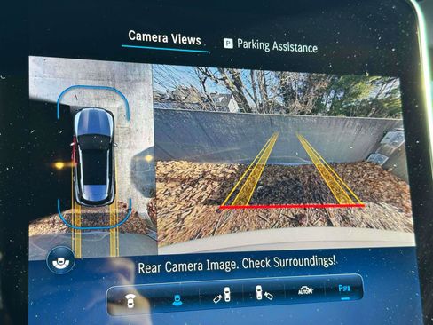 Used 2025 Mercedes-Benz GLC 350e 4MATIC image 23