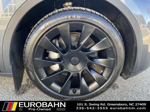 Used 2023 Tesla Model Y Long Range image 32