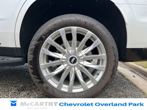 Used 2023 Cadillac Escalade Premium Luxury w/ LPO, Illumination Package AWD/4WD image 9