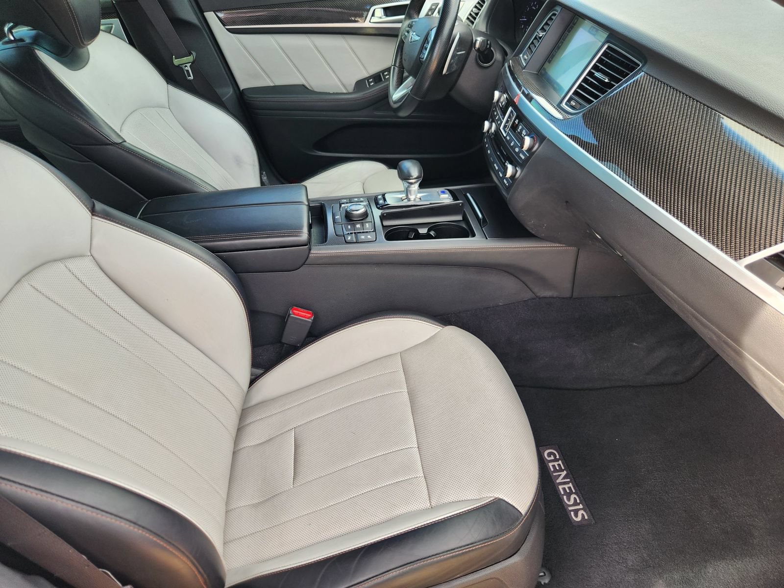 Used 2018 Genesis G80 3.3T Sport RWD image 14