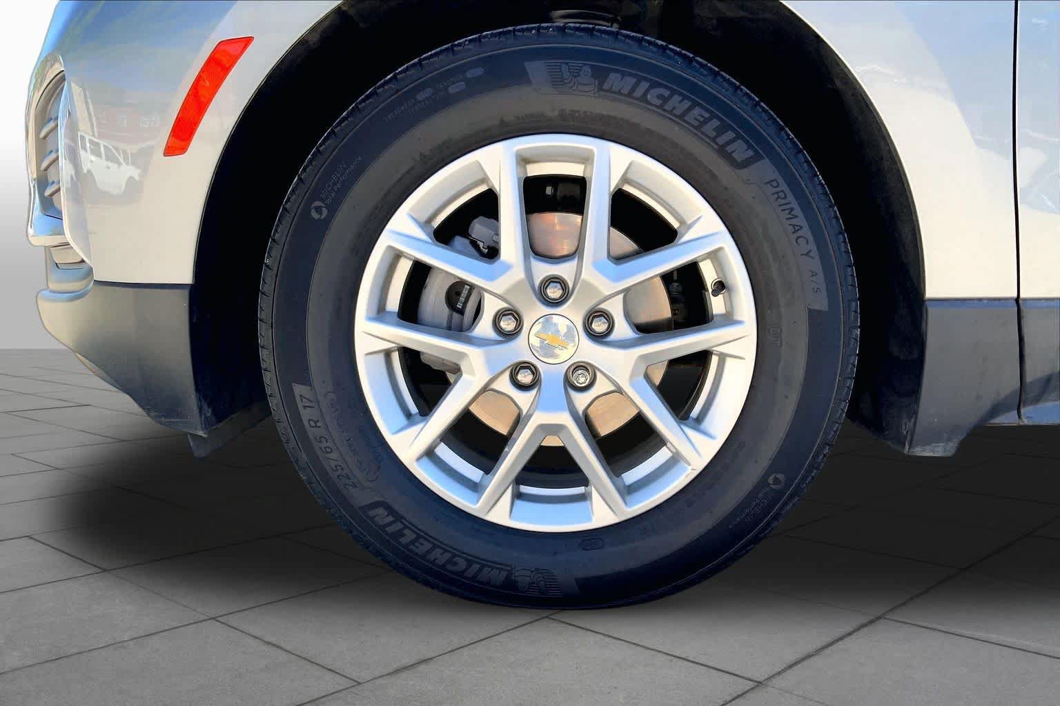 Used 2023 Chevrolet Equinox LT FWD image 11