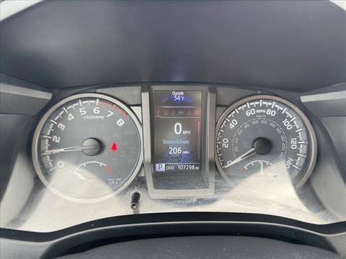 Used 2017 Toyota Tacoma TRD Off-Road w/ Tow Package (A/T) image 12