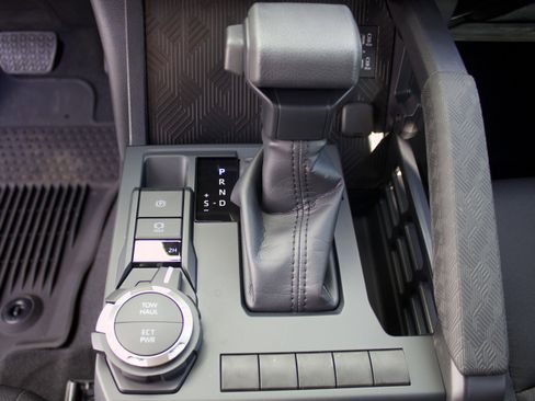 Used 2026 Toyota Tacoma SR5 image 18