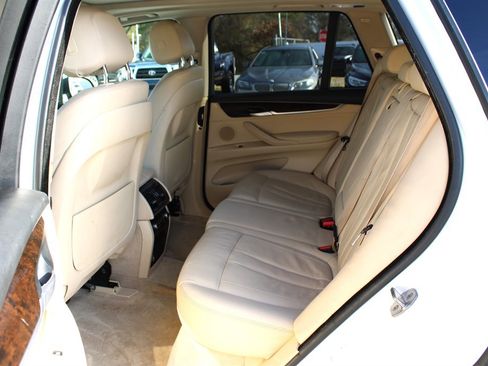 Used 2015 BMW X5 xDrive35d image 19
