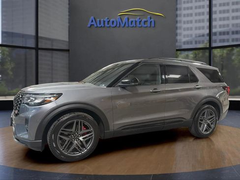 Used 2025 Ford Explorer ST image 6