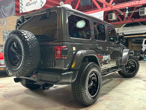 Used 2018 Jeep Wrangler Unlimited Sahara AWD/4WD image 5