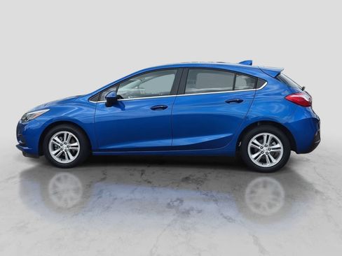 Used 2017 Chevrolet Cruze LT w/ Convenience Package FWD image 5