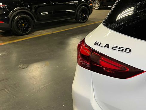 Certified 2025 Mercedes-Benz GLA 250 4MATIC image 15