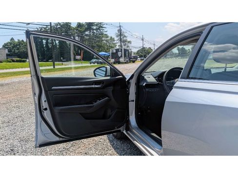 Used 2023 Nissan Altima 2.5 SV image 9