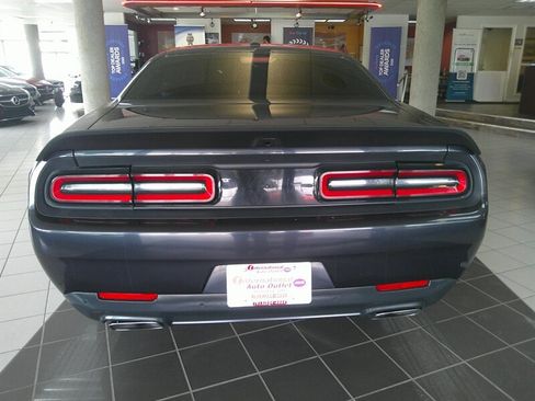 Used 2017 Dodge Challenger R/T w/ Driver Convenience Group RWD image 6