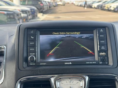 Used 2014 Chrysler Town & Country Touring-L w/ Driver Convenience Group image 21