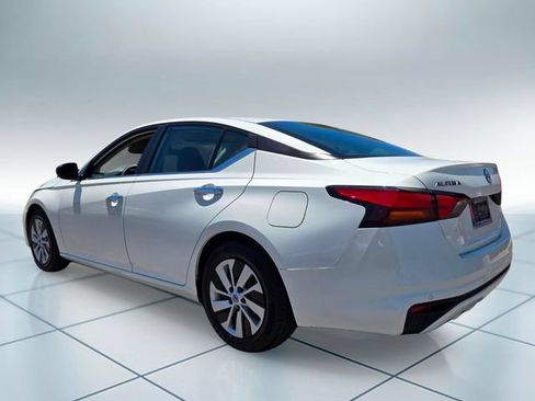 Used 2024 Nissan Altima 2.5 S FWD image 8