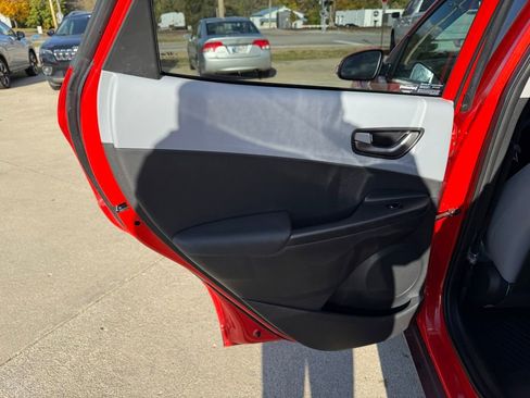 Used 2019 Hyundai Kona Limited image 16