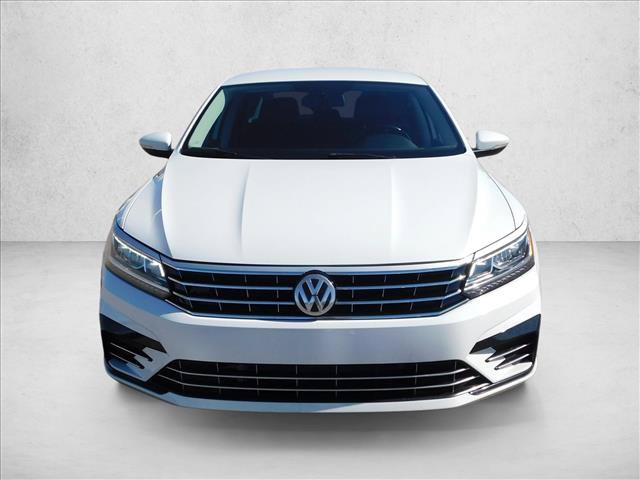 Used 2018 Volkswagen Passat 2.0T R-Line w/ R-Line Lighting Package FWD image 4