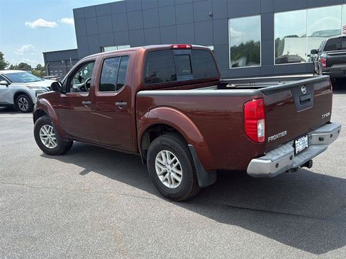 Used 2016 Nissan Frontier SV w/ SV Value Truck Package AWD/4WD image 5