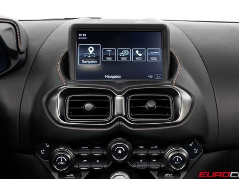 Used 2022 Aston Martin V8 Vantage Roadster image 32