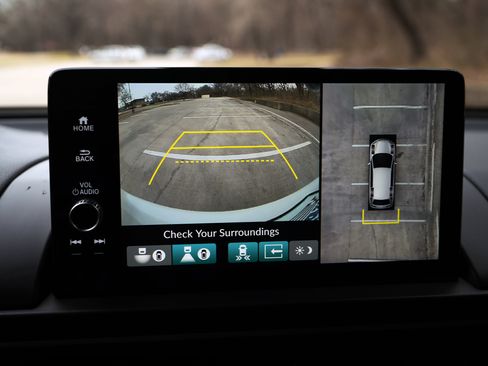 Used 2025 Honda Pilot Black Edition image 32