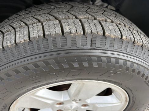 Used 2010 Jeep Liberty Sport image 12