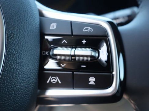 New 2026 Kia Carnival EX FWD image 36