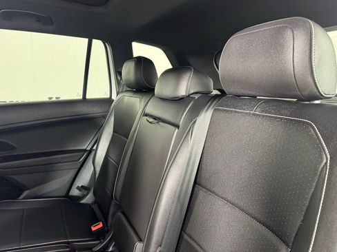 Used 2021 Volkswagen Tiguan SE R-Line image 33