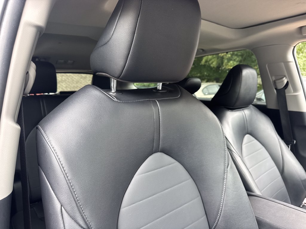 Used 2025 Toyota Highlander XLE FWD image 27