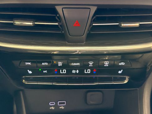 Used 2024 Buick Encore GX Avenir w/ Avenir Convenience Package FWD image 46