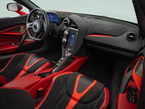 Used 2018 McLaren 720S Performance RWD image 8